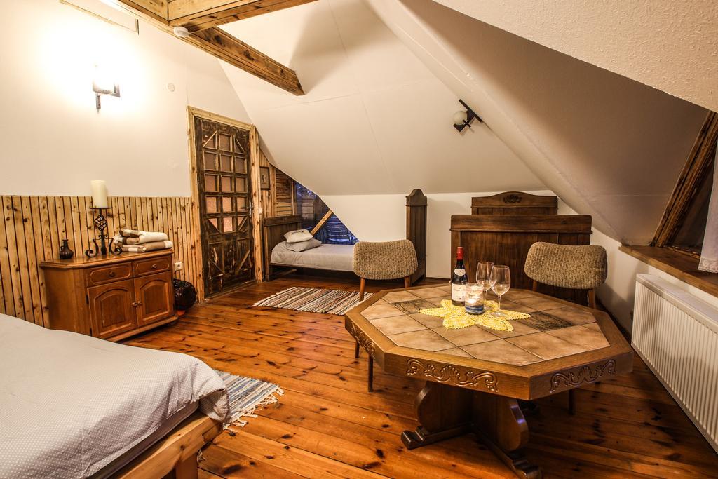 Viesu Nams Melnsils Hotel Buitenkant foto