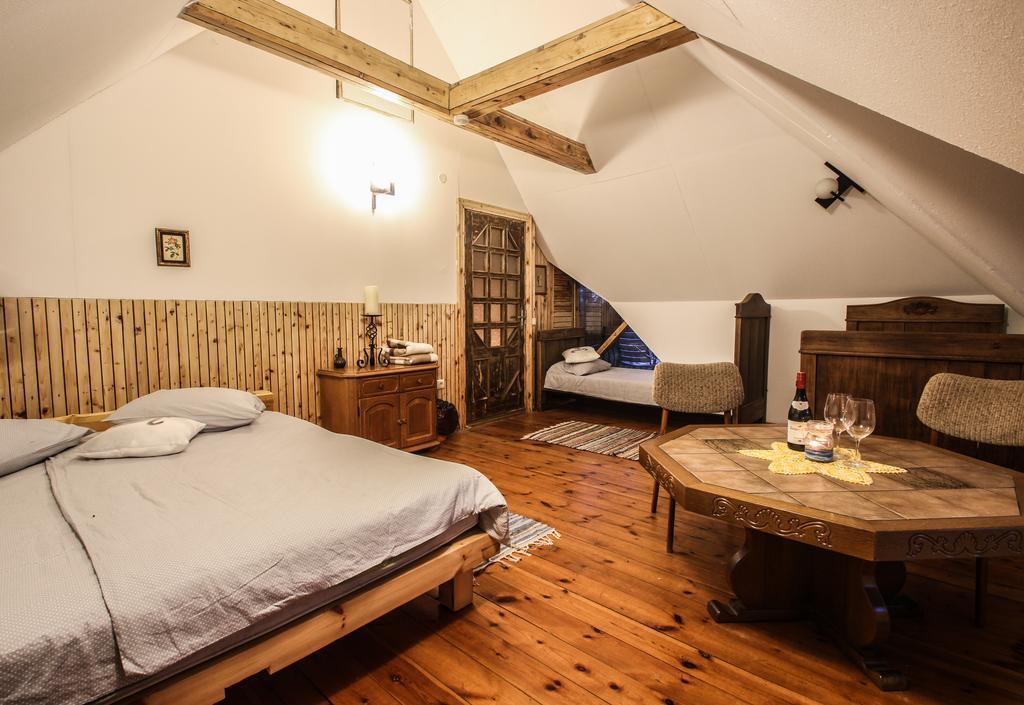 Viesu Nams Melnsils Hotel Buitenkant foto