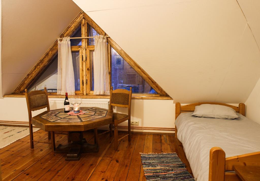 Viesu Nams Melnsils Hotel Buitenkant foto