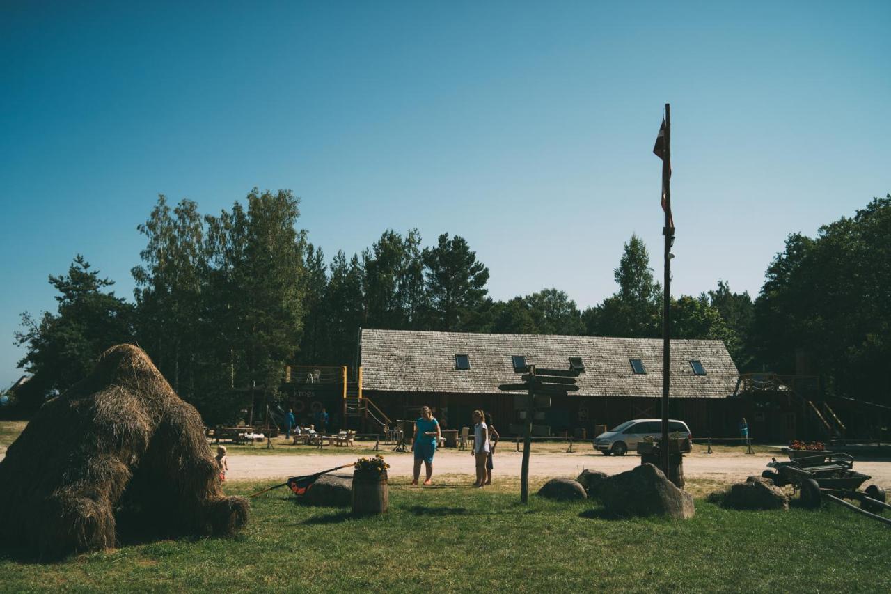 Viesu Nams Melnsils Hotel Buitenkant foto